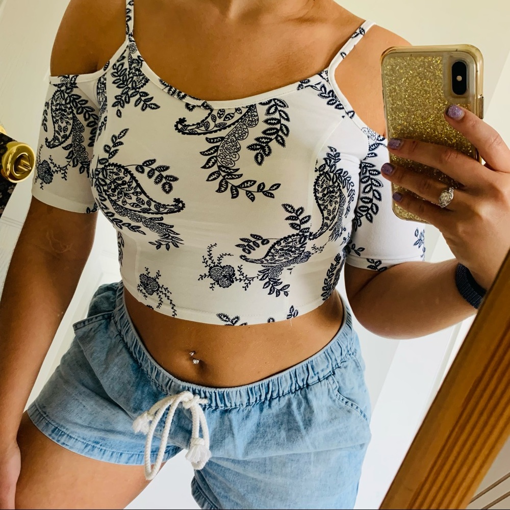 💙Paisley Cold Shoulder Top💙